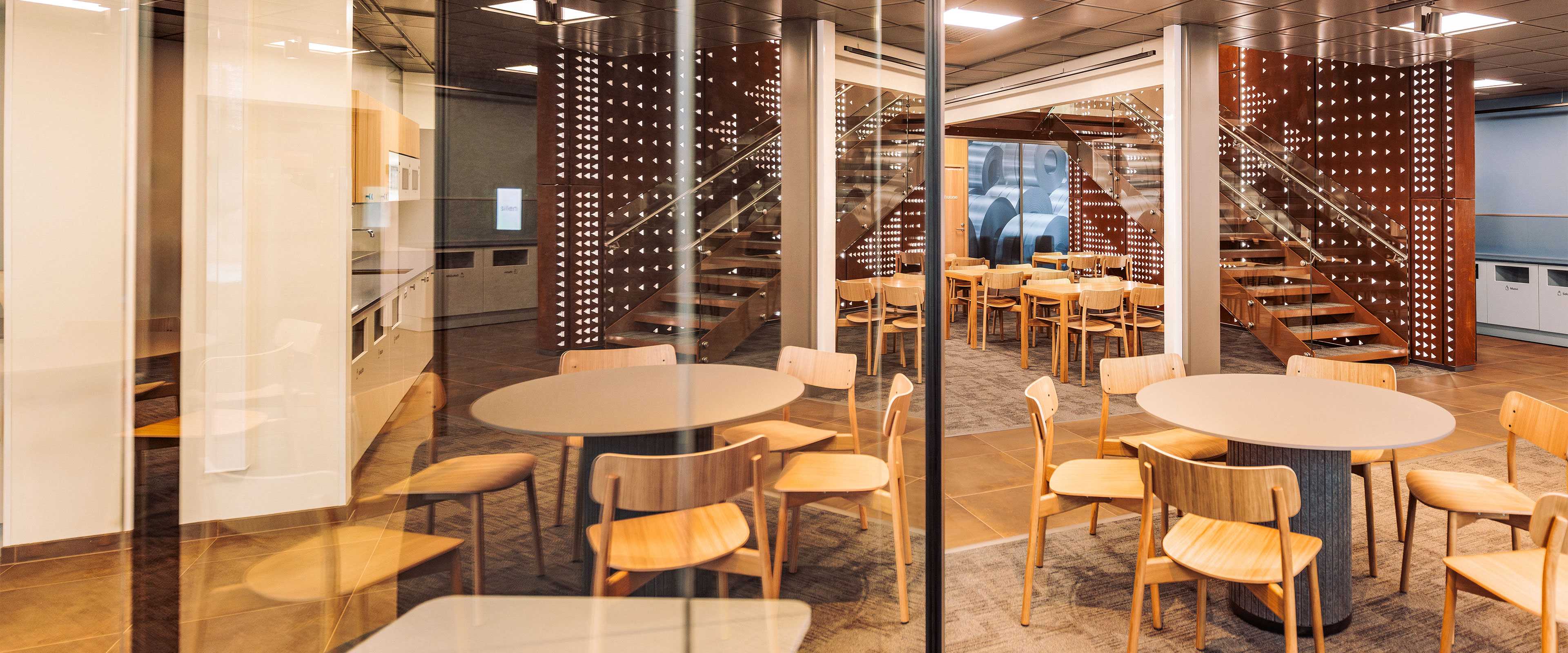 Lounge-alue SSAB Raahen tiloissa